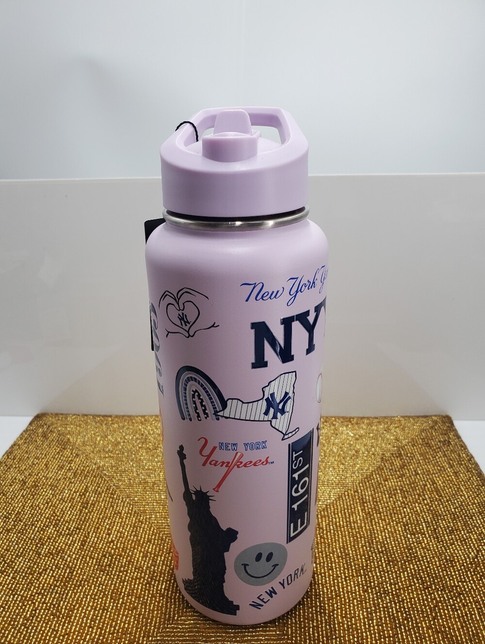 The New York Yankees 34 oz Loco Design Quencher Bottle  by The Memory Company